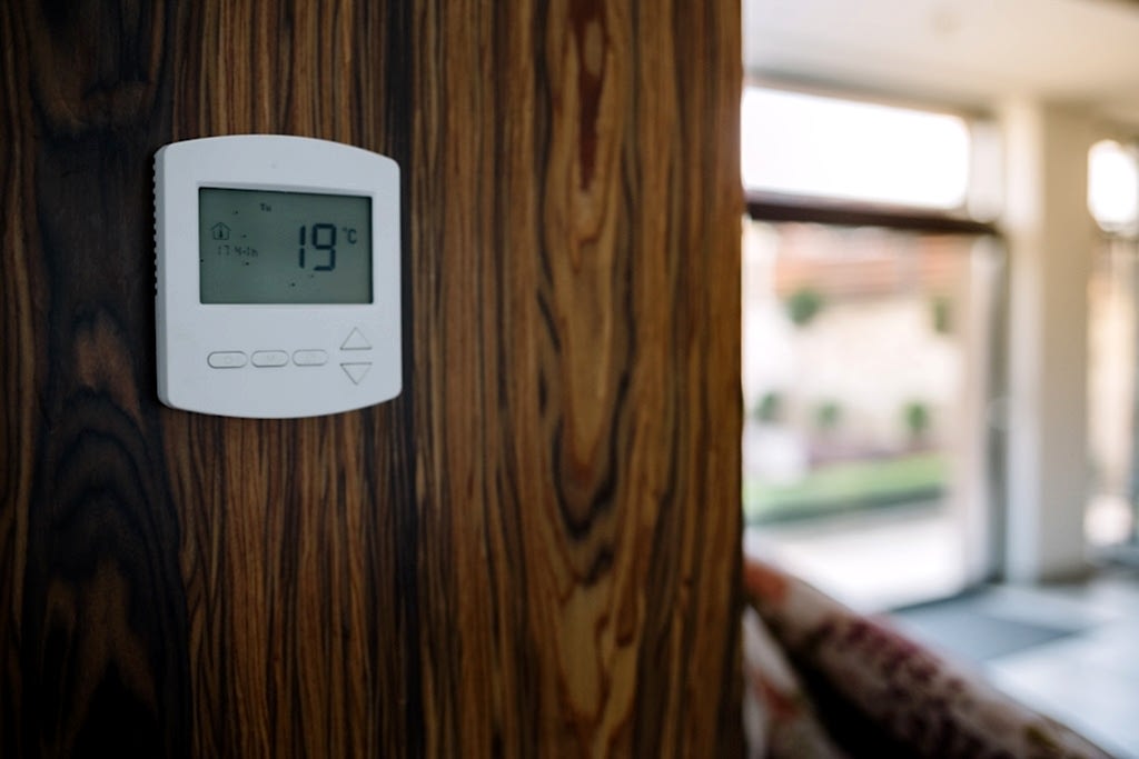 28_thermostat-for-temperature-control.jpg